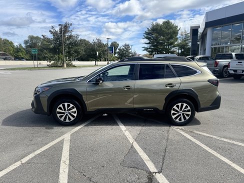 Used 2025 Subaru Outback Premium image 2