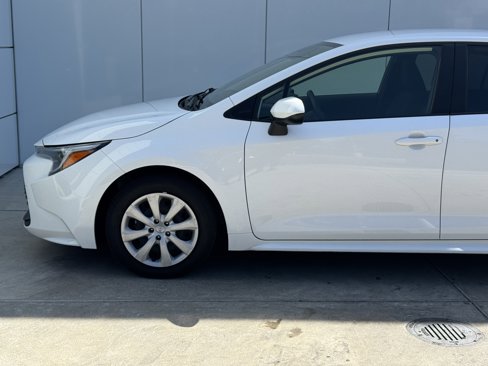 Used 2023 Toyota Corolla LE image 5