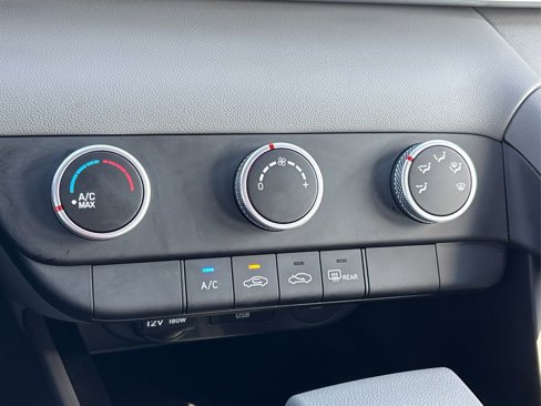 Certified 2024 Hyundai Elantra SE image 30