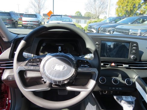 New 2025 Hyundai Elantra SE image 10