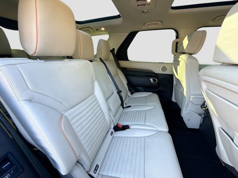 Used 2019 Land Rover Discovery HSE Luxury image 30