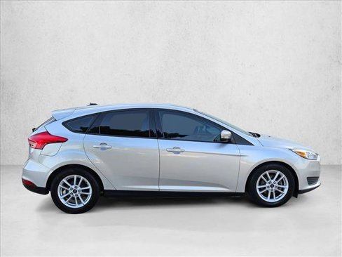 Used 2017 Ford Focus SE image 4