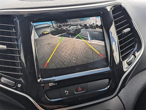 Used 2020 Jeep Cherokee Limited image 21
