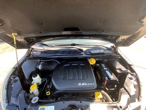 Used 2013 Volkswagen Routan SE image 30