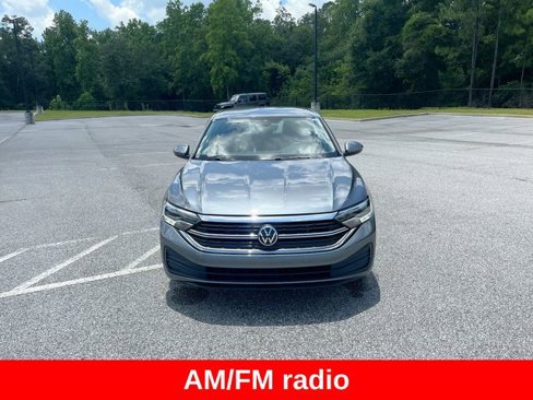 Used 2022 Volkswagen Jetta SE image 3
