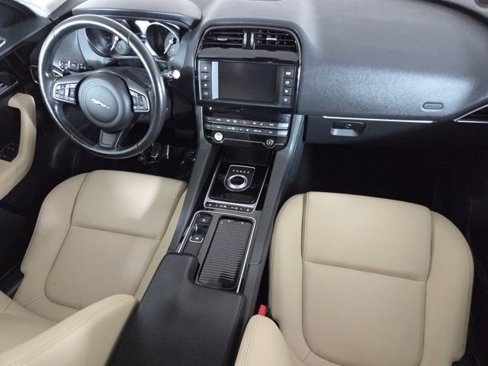 Used 2018 Jaguar F-PACE Premium image 31