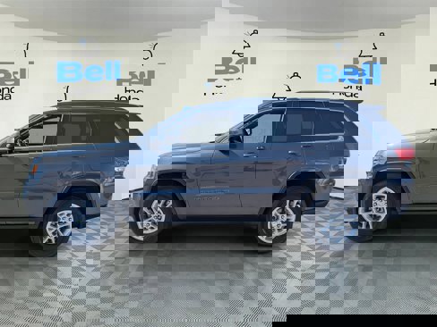 Used 2018 Jeep Grand Cherokee Laredo image 2