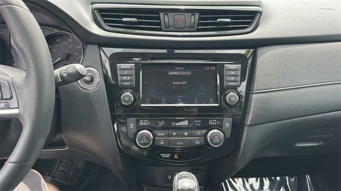 Used 2018 Nissan Rogue SV image 23