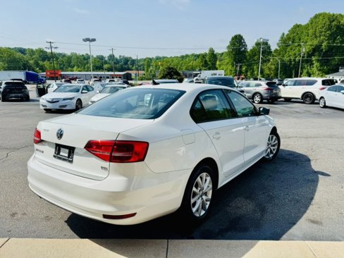Used 2015 Volkswagen Jetta SE image 4