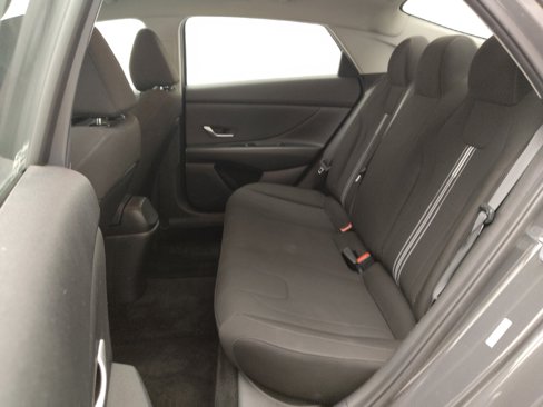 Used 2023 Hyundai Elantra SEL image 18