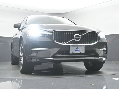 Used 2022 Volvo XC60 B5 Momentum w/ Climate Package image 10