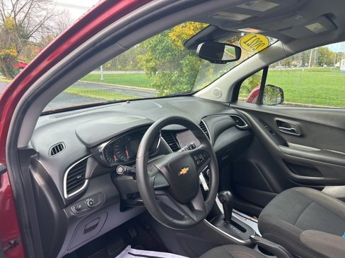 Used 2021 Chevrolet Trax LS image 2