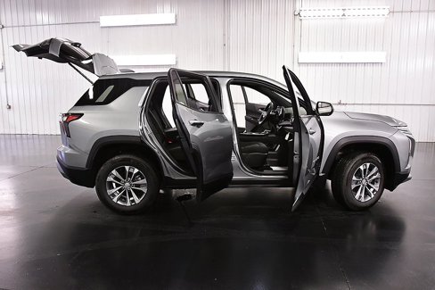New 2025 Chevrolet Equinox LT image 29