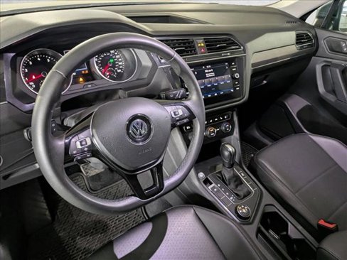 Used 2020 Volkswagen Tiguan SE w/ Panoramic Sunroof Package image 10
