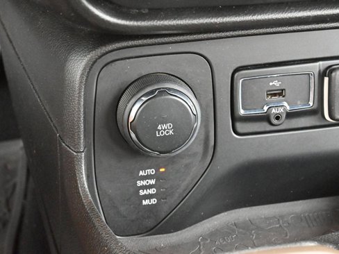 Used 2016 Jeep Renegade Latitude w/ Cold Weather Group image 25