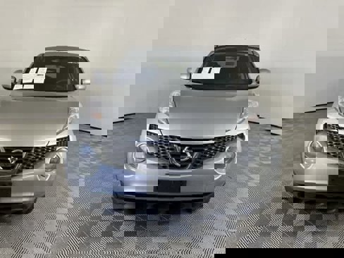 Used 2011 Nissan Juke S image 3