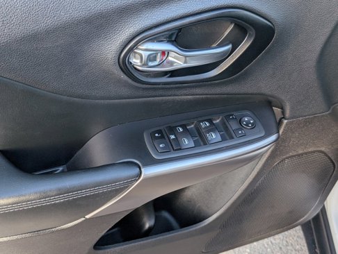 Used 2021 Jeep Cherokee Latitude image 15