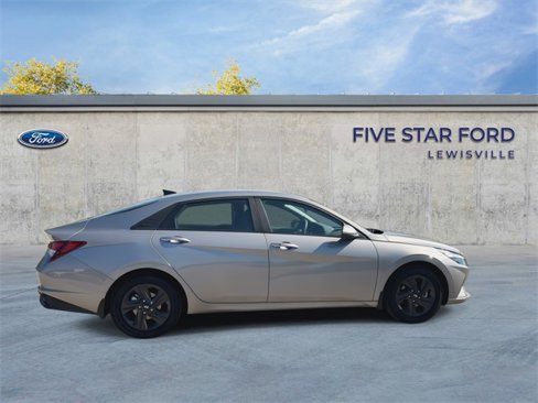 Used 2023 Hyundai Elantra SEL image 8