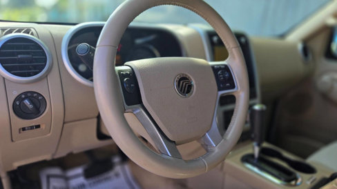 Used 2010 Mercury Mountaineer Premier image 9