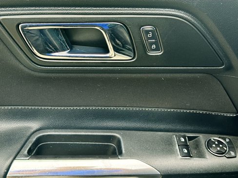 Used 2015 Ford Mustang Coupe image 18