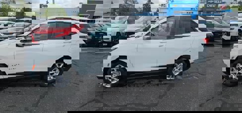 Used 2022 Chevrolet Equinox LS w/ LS Convenience Package image 4