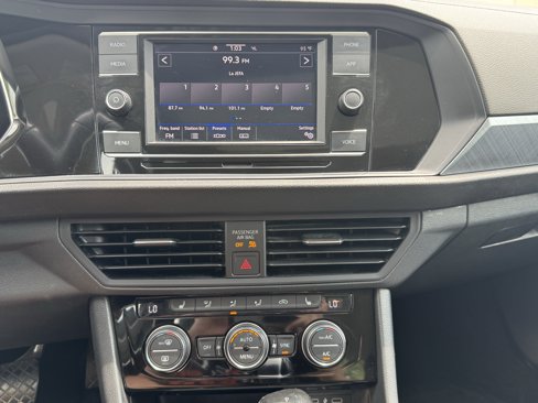 Used 2024 Volkswagen Jetta SE image 12