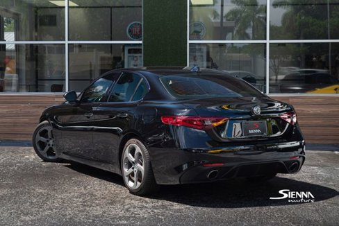 Used 2018 Alfa Romeo Giulia image 2