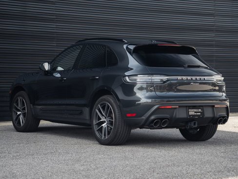 Certified 2025 Porsche Macan image 3