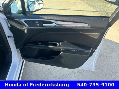 Used 2017 Ford Fusion SE image 17