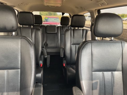 Used 2014 Chrysler Town & Country Touring image 18