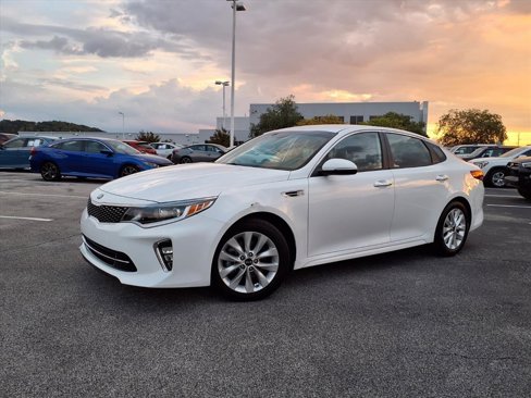 Used 2018 Kia Optima S image 2