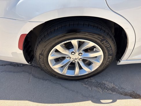 Used 2015 Chrysler 300 Limited image 11