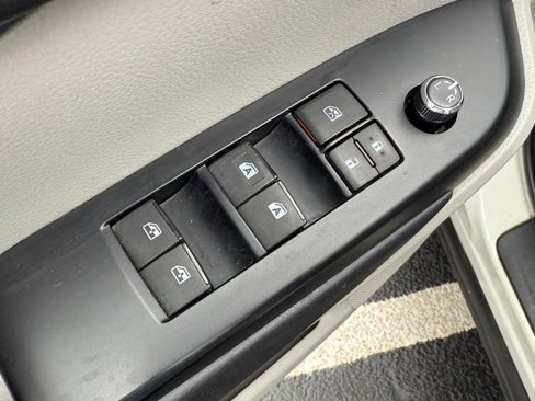 Used 2018 Toyota Highlander XLE image 16