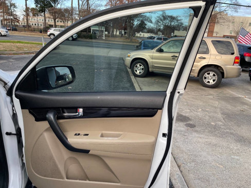 Used 2011 Kia Sorento LX w/ Convenience Pkg image 24