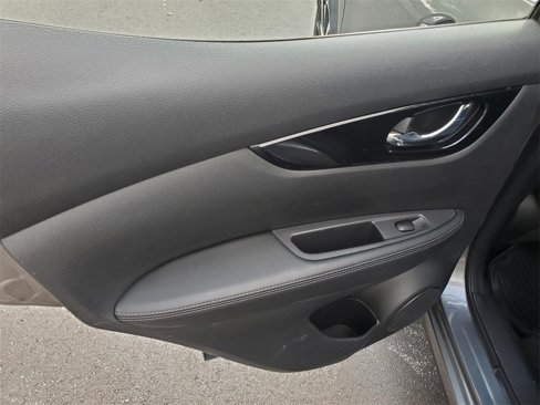 Used 2017 Nissan Rogue Sport SL w/ SL Premium Package image 15