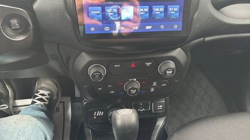 Used 2019 Jeep Renegade Latitude image 36