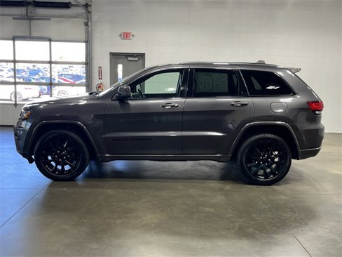 Used 2017 Jeep Grand Cherokee Altitude image 7