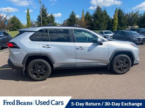 Used 2019 Toyota RAV4 LE image 9