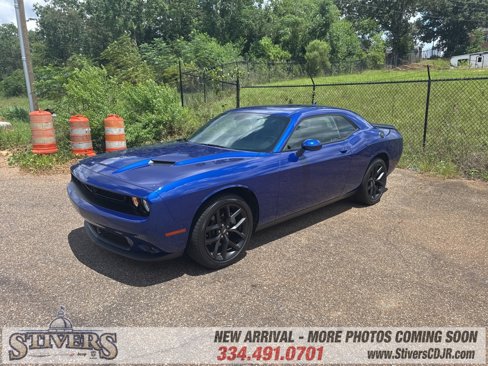 Used 2022 Dodge Challenger SXT w/ Plus Package image 3