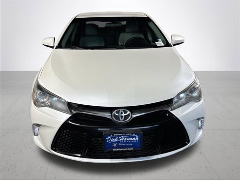 Used 2017 Toyota Camry SE image 3