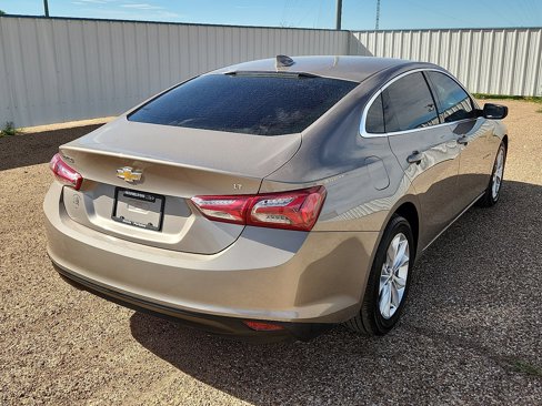 Used 2022 Chevrolet Malibu LT w/ Leather Package image 4
