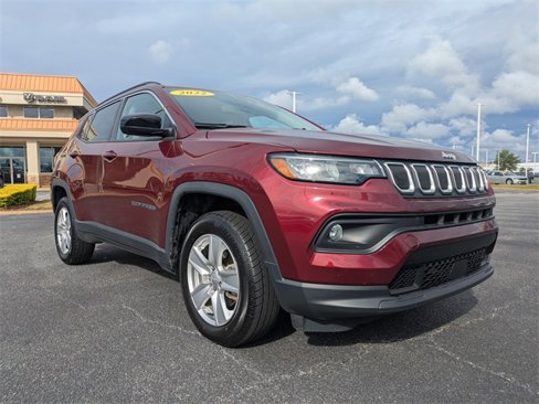 Used 2022 Jeep Compass Latitude image 1