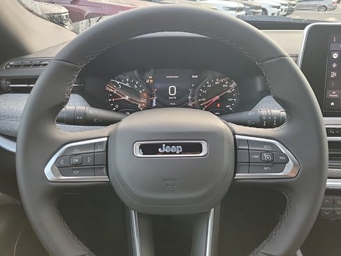 New 2025 Jeep Compass Latitude image 27
