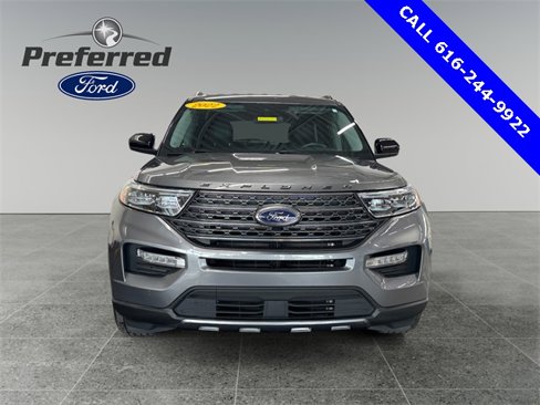 Used 2022 Ford Explorer XLT w/ Equipment Group 202A image 3