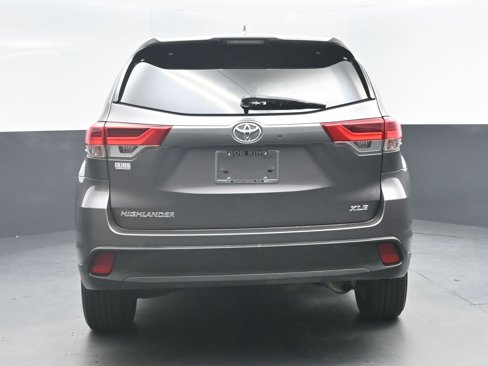 Used 2019 Toyota Highlander XLE image 13