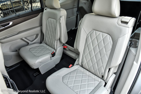 Used 2024 Volkswagen Atlas SEL Premium R-Line image 31