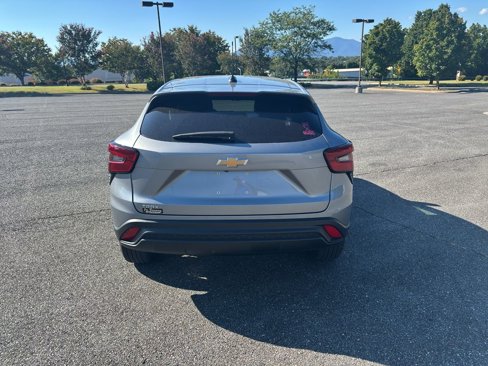 Used 2024 Chevrolet Trax LS w/ LS Convenience Package image 6