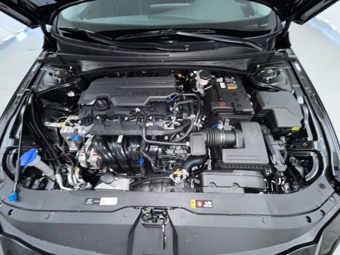 New 2025 Hyundai Elantra SE image 11