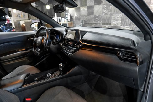 Used 2018 Toyota C-HR XLE image 18