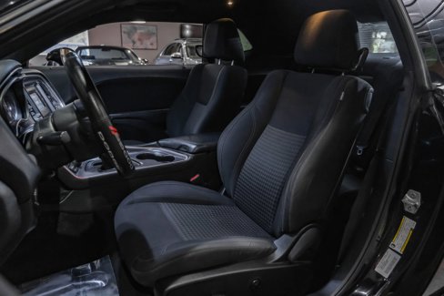 Used 2015 Dodge Challenger SXT image 24